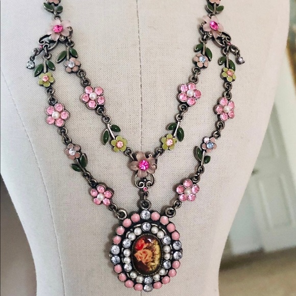 Vintage rhinestone enamel flower pendant necklace - Picture 9 of 9